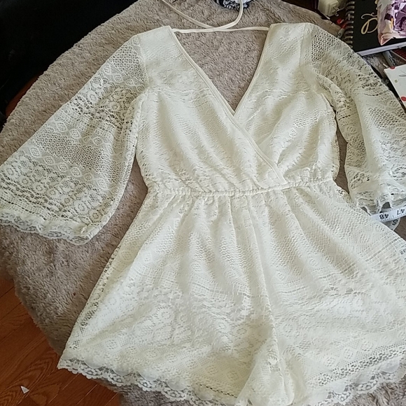 NWOT BAND OF GYPSIES FOR ANTHRO WHITE LACE V-NECK ROMPER LINED SO BEAUTIFUL - Picture 8 of 9